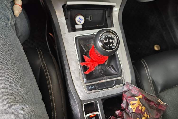 Used Roewe RX5 2016 20T Two-Wheel Drive Manual Flagship Edition
