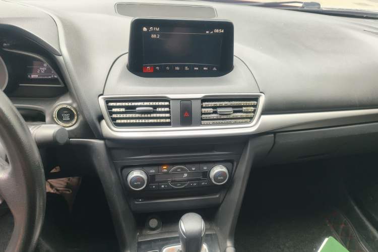 Used Mazda 3 Axela 2017 Sedan 1.5L Automatic Luxury Model China VI Standard
