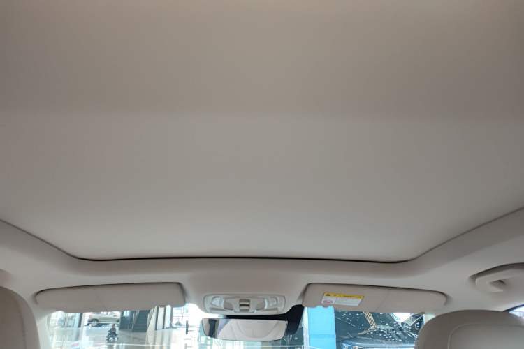 Used Roewe D5X DMH 2024 135 Tech Edition
