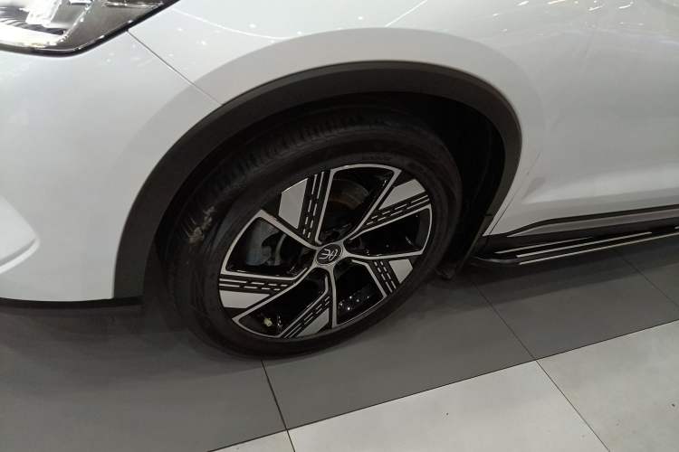 Used BYD Song Pro New Energy 2023 Champion Edition DM-i 110KM Excellence Model Left Front Wheel Hub