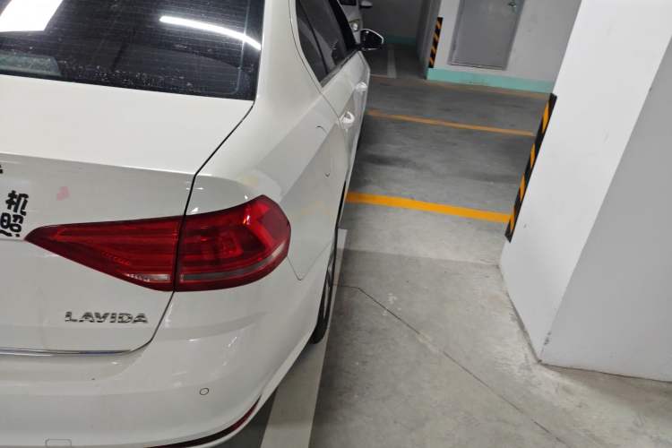 Used Volkswagen Lavida 2018 Classic 1.5L Automatic Comfort Edition China VI Standard Right Rear Taillight