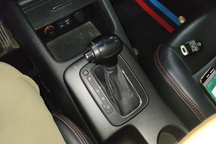 Used Kia K3 2015 1.6L Automatic GLS Gear Lever