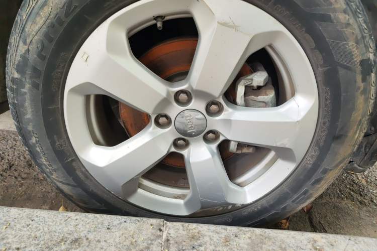 Used Jeep Compass 2020 220T Automatic Leading Edition Right Front Wheel Hub