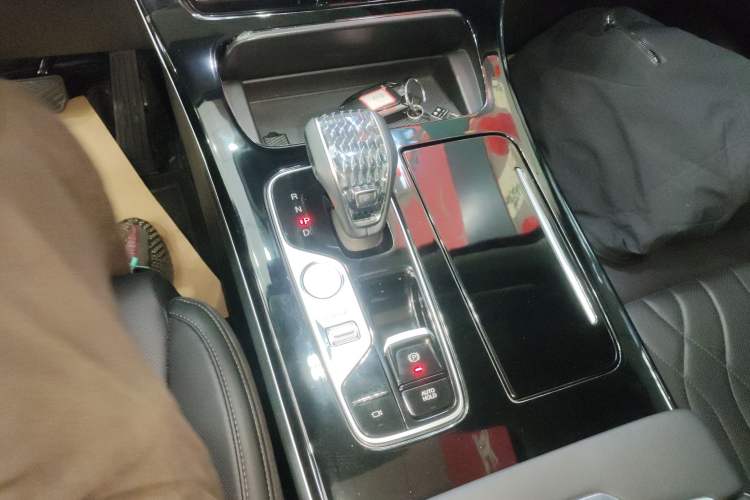 Used GAC Trumpchi M8 2024 Master Series 400T Ultimate Edition Gear Lever