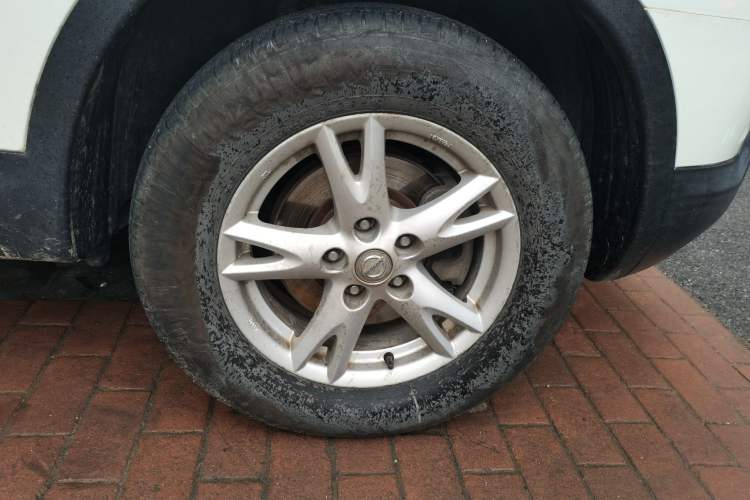 Used Nissan Qashqai 2011 2.0 XL Fire CVT 2WD Right Front Wheel Hub
