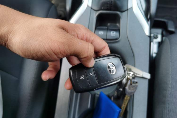 Used Toyota Corolla Cross 2024 2.0L Smart Electric Hybrid Dual-Engine Pioneer Edition Vehicle Key