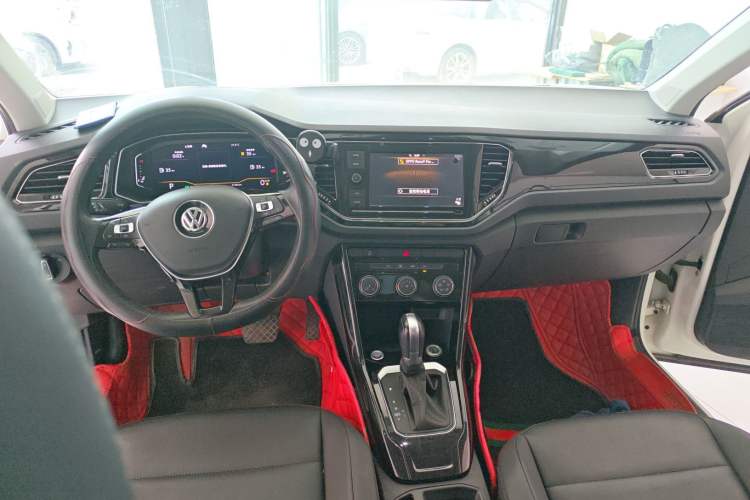 Used Volkswagen T-ROC 2019 280TSI DSG Two-Wheel Drive Comfort Version China VI Standard Center Console