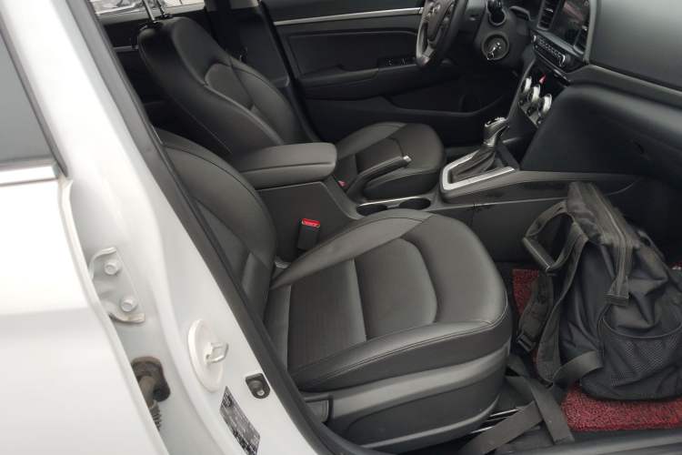 Used Hyundai Elantra (6th Generation / Lingdong) 2020 1.5L CVT Smart & Stylish – Elite Version Right Front Seat