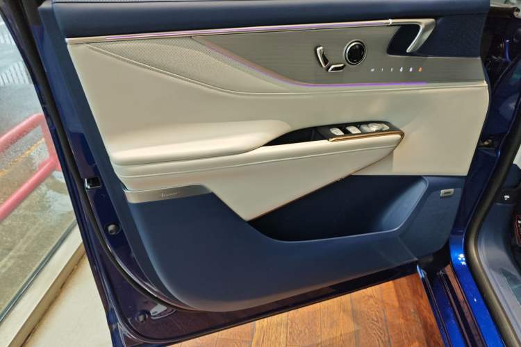 Used Buick GL8 New Energy 2024 Lu Zun Luxury Edition 6-Seater
