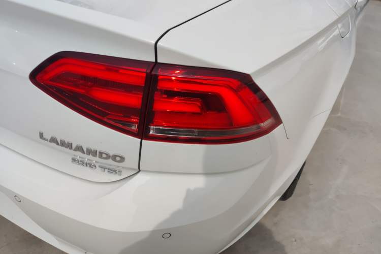 Used Volkswagen Lamando 2017 230TSI DSG Fashion Edition
