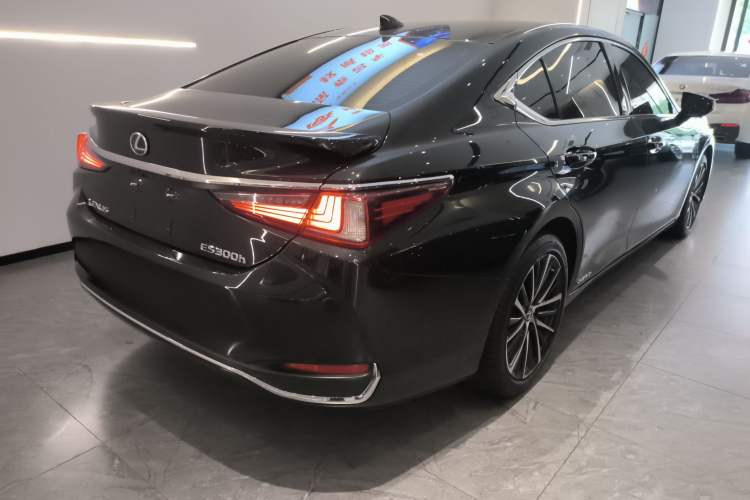 Used Lexus ES 2021 300h Deluxe Edition