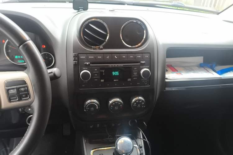 Used Jeep Compass 2012 2.4L Four-Wheel Drive Urban Edition
