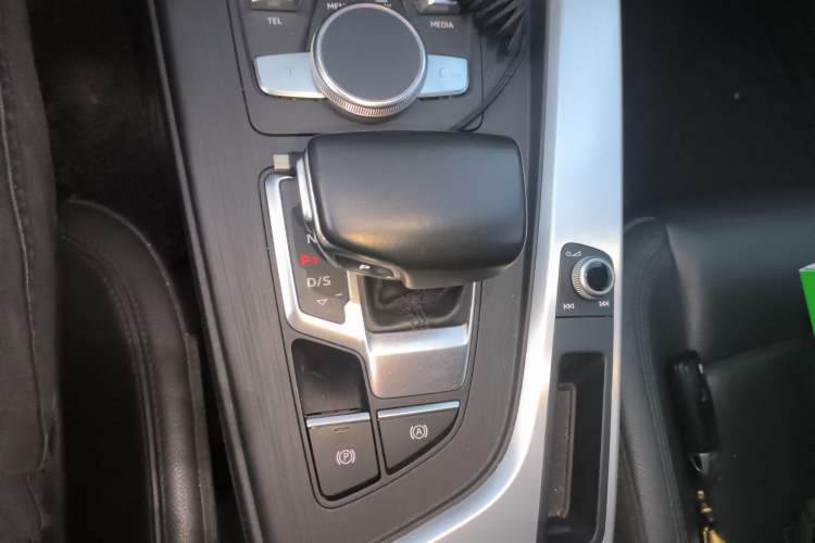 Used Audi A4L 2019 40 TFSI Fashion Version China V