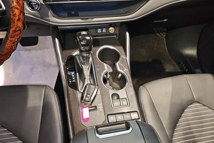 Used Toyota Crown Kluger 2023 2.5L HEV Four-Wheel Drive Luxury Edition Gear Lever