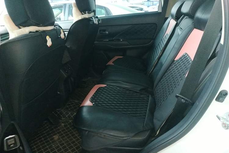 Used Mitsubishi Outlander 2021 2.4L 4x4 DynaDrive Edition 5 Seats Left Rear Seat