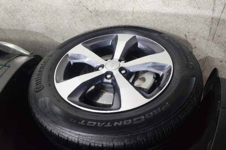 Used Jeep Cherokee 2020 2.0T Four-Wheel Drive Elite Edition Left Front Wheel Hub