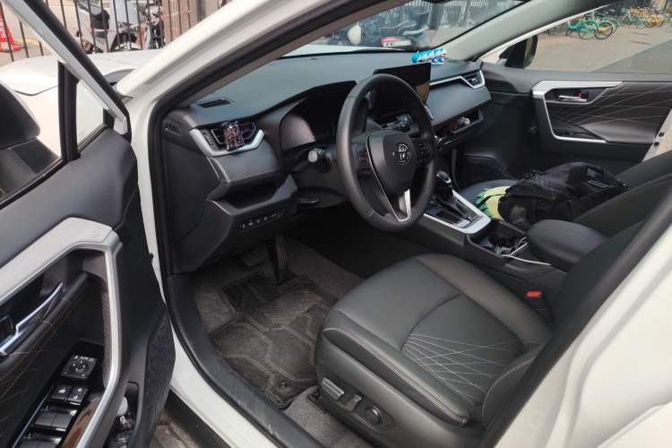 Used Toyota RAV4 2024 2.0L CVT Two-Wheel Drive Fashion Plus Edition
