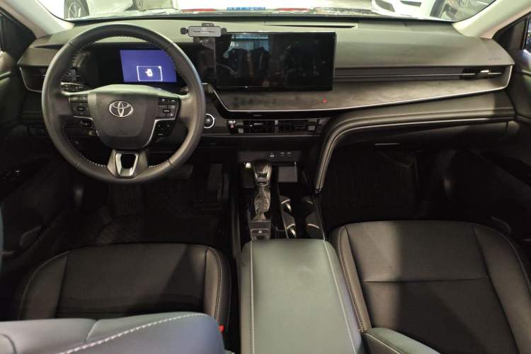 Used Toyota Camry 2024 Dual-Motor 2.0 HGVP Luxury Edition
