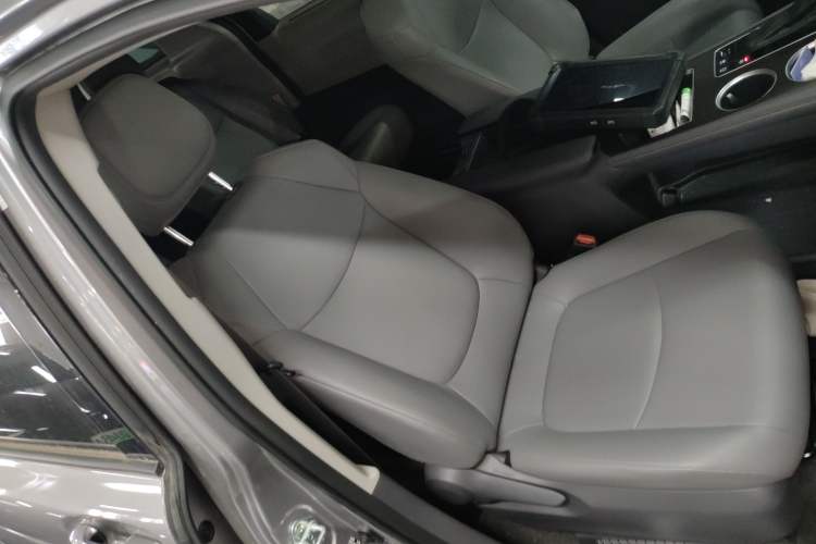 Used Toyota Granvia 2023 2.5L Hybrid Comfort Edition