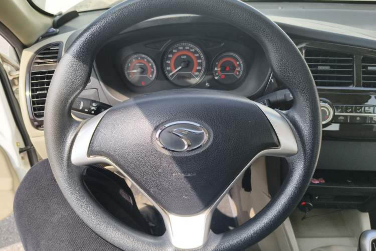 Used Soueast V3 Lingyue 2015 1.5L Manual Happiness Edition Steering Wheel