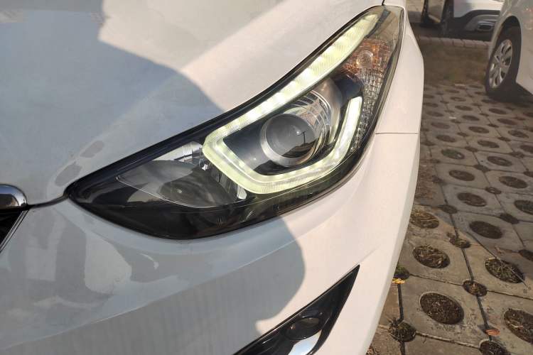 Used Hyundai Elantra (5th Generation / Langdong) 2016 1.6L Automatic Smart Version