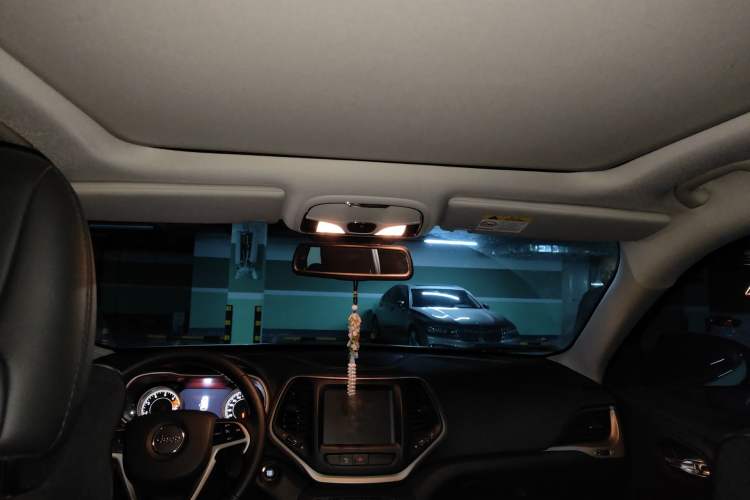 Used Jeep Cherokee 2017 2.0L Superior Edition
