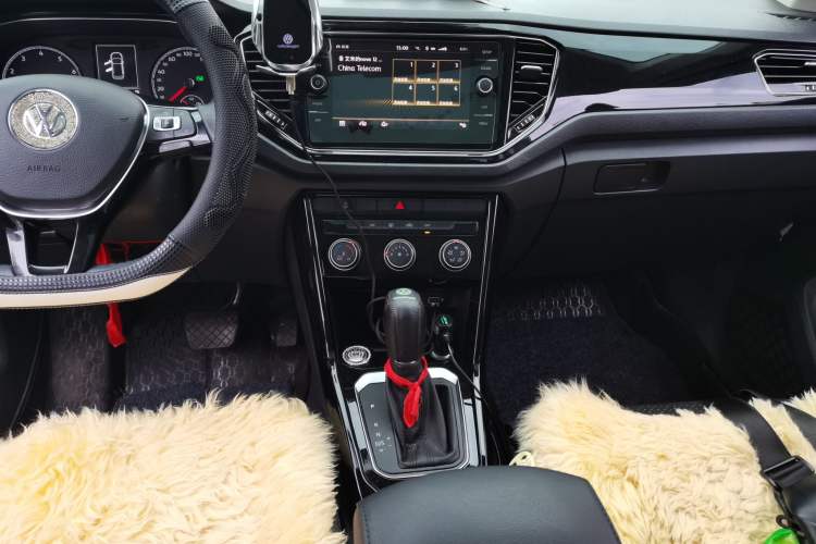 Used Volkswagen T-ROC 2018 280TSI DSG Four-Wheel Drive Comfort Version China V Standard Audio And AC Panel