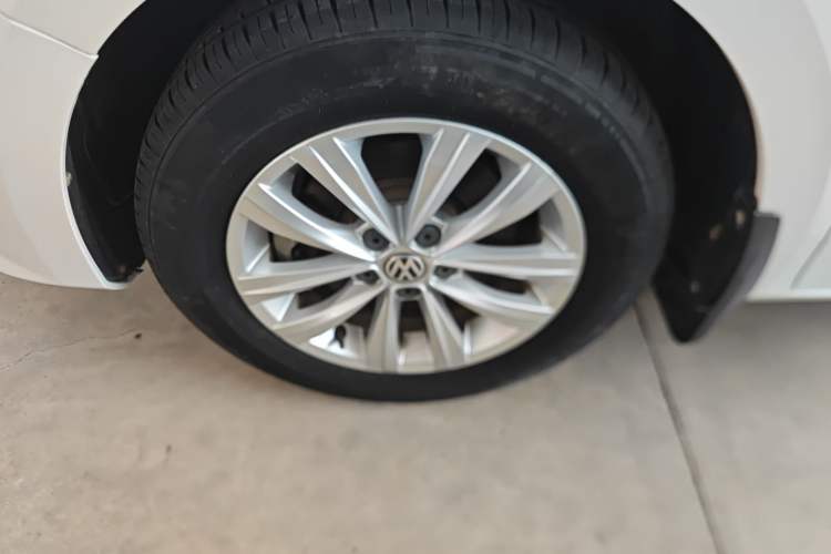 Used Volkswagen Bora 2016 1.6L Automatic Fashion Model Left Front Wheel Hub