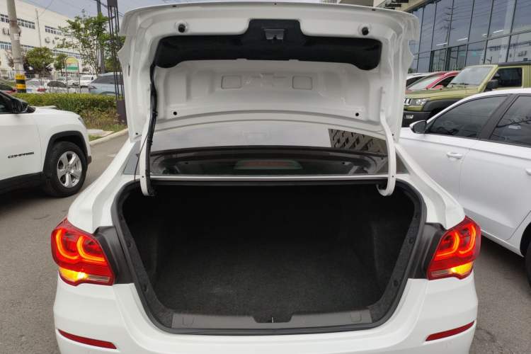 Used Chevrolet Cavalier 2019 320 Automatic Xinyue Edition Trunk