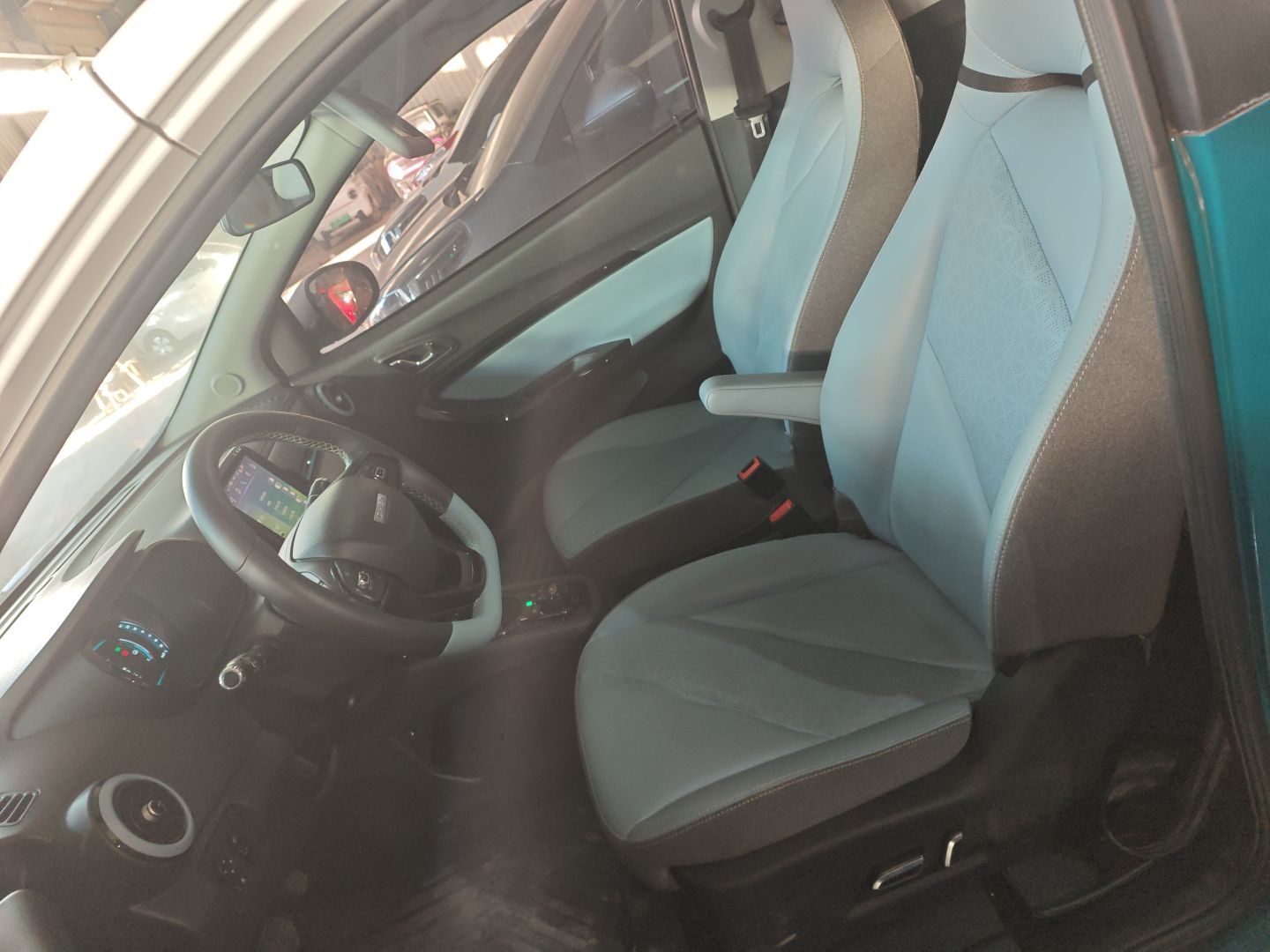 Переднее сиденье в автомобиле