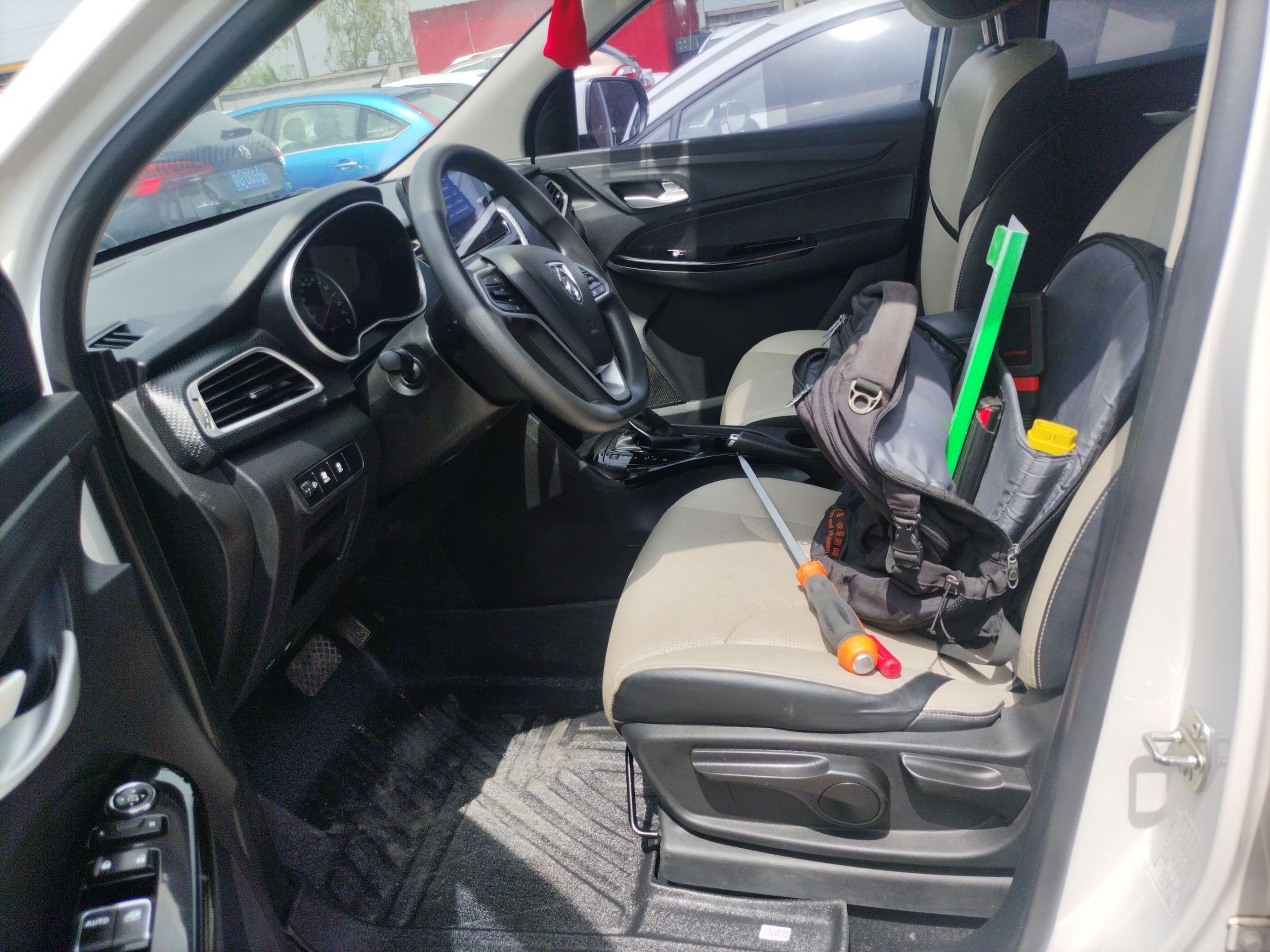 Переднее сиденье в автомобиле