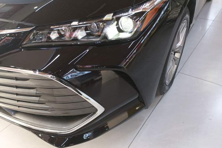 Used Toyota Avalon 2019 Dual-Engine 2.5L Luxury Edition China VI Standard
