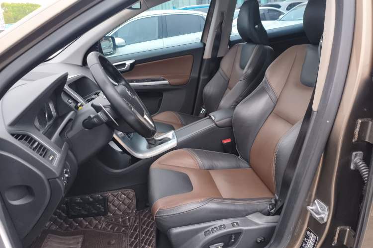 Used Volvo XC60 2017 T5 AWD Smart Drive Edition Left Front Seat