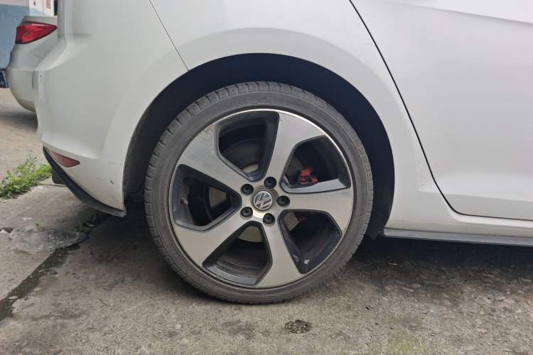 Used Volkswagen Golf GTI 2016 2.0 TSI GTI Right Rear Wheel Hub