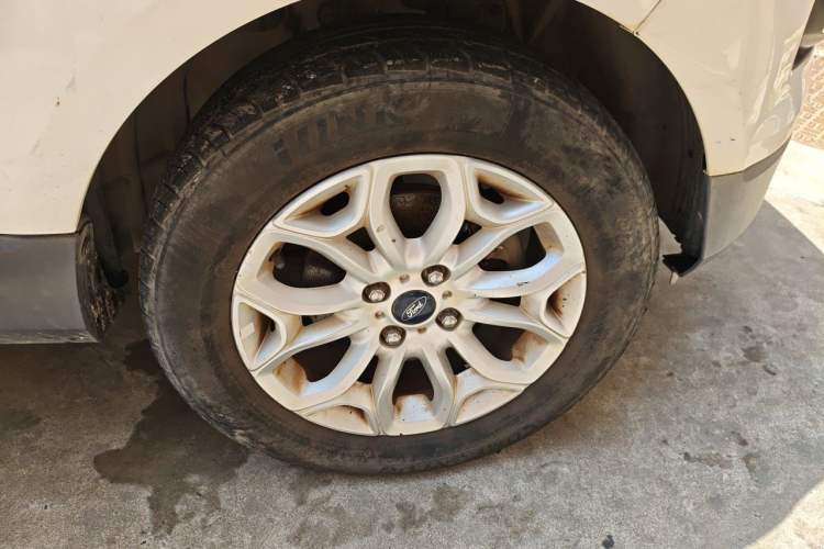 Used Ford EcoSport 2013 1.5L Automatic Prestige Model Right Front Wheel Hub