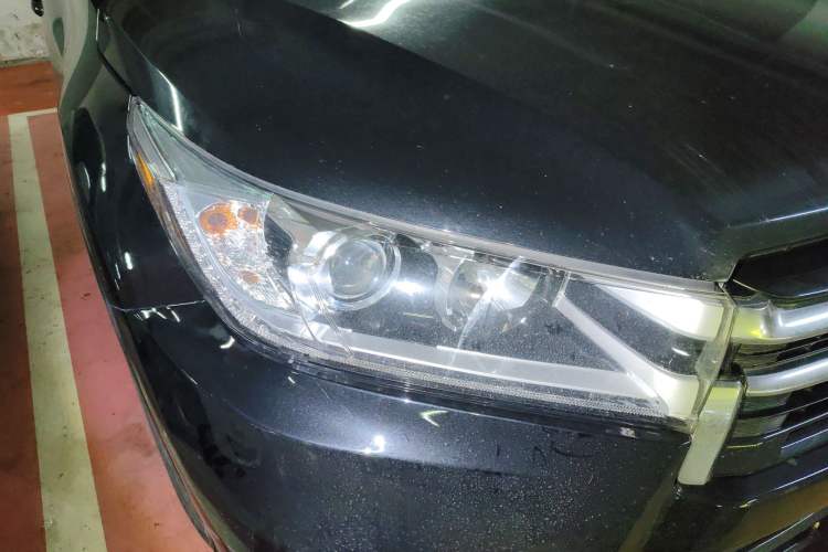 Used Toyota Highlander 2018 2.0T Four-Wheel Drive Prestige Version 7 Seats China V Emission Standard Right Front Headlight