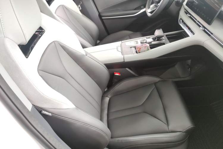 Used CHANGAN CS75 PLUS 2026 Model, Smart Champion Edition 1.5T New Blue Whale Smart Navigation Version