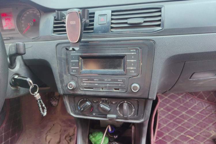 Used Volkswagen Santana 2016 1.6L Manual Fashion Edition