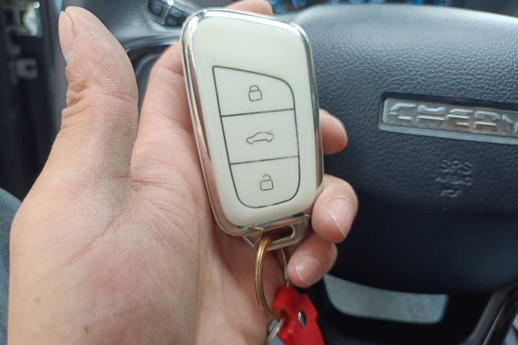 Used Chery Little Ant 2022 Revised Version Sweet Pink Edition Half-Sugar Version Lithium Iron Phosphate 30.7 kWh 30 kW 301 km Vehicle Key