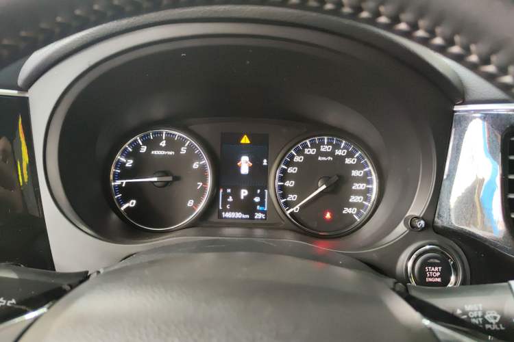 Used Mitsubishi Outlander 2019 2.0L Two-Wheel Drive Comfort Edition 7 Seats China V Emission Standard Instrument Cluster