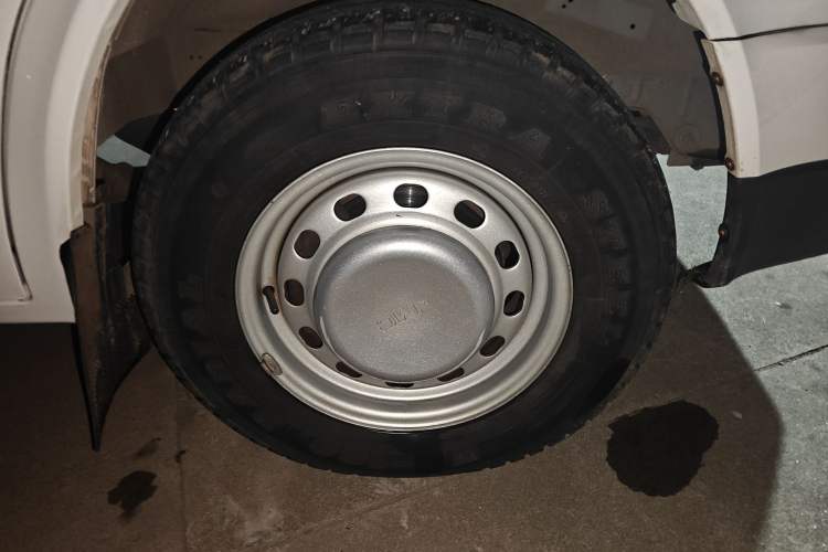 Used JMC Transit 2019 2.8T Commercial Version Short Wheelbase Mid-Roof 6-Seater China VI JX493