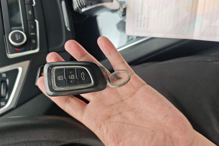 Used Dongfeng Aeolus AX7 2016 2.0L Automatic Zhiyi Trim Vehicle Key