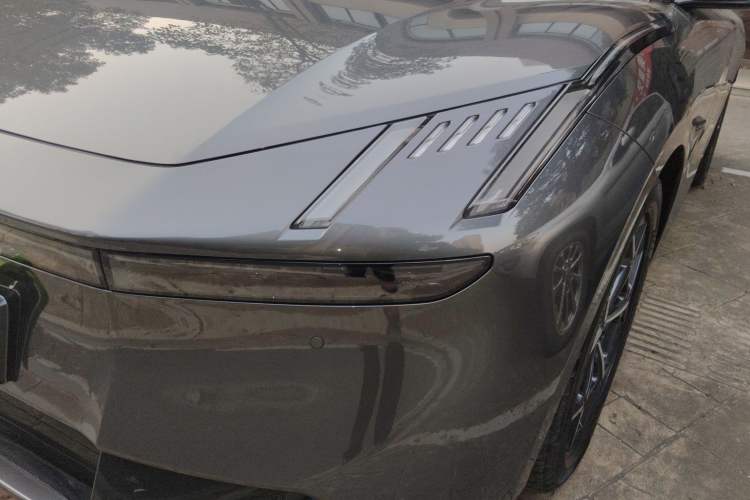 Used Lynk & Co Z10 2025 95 kWh 766 km Range Rear-Wheel Drive Max
