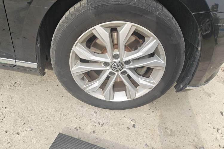 Used Volkswagen Magotan 2018 330TSI DSG Luxury Model Right Front Wheel Hub