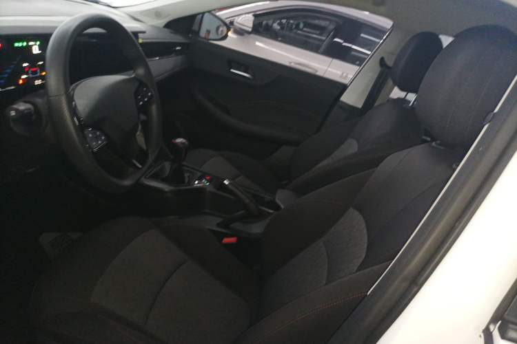 Used Roewe i5 2023 1.5L Manual Comfort Edition