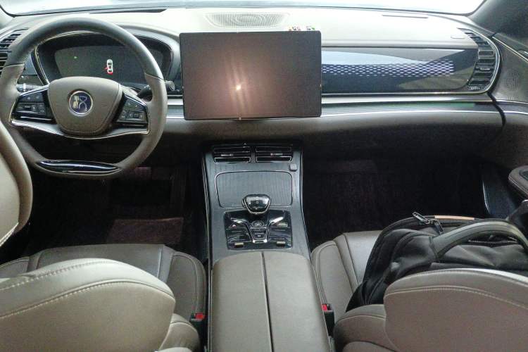 Used BYD Han 2023 DM-i Champion Edition 200KM Flagship Model Center Console