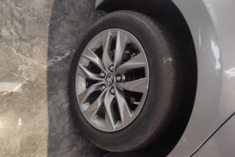 Used Toyota Avalon 2019 Dual-Engine 2.5L Luxury Edition China VI Standard