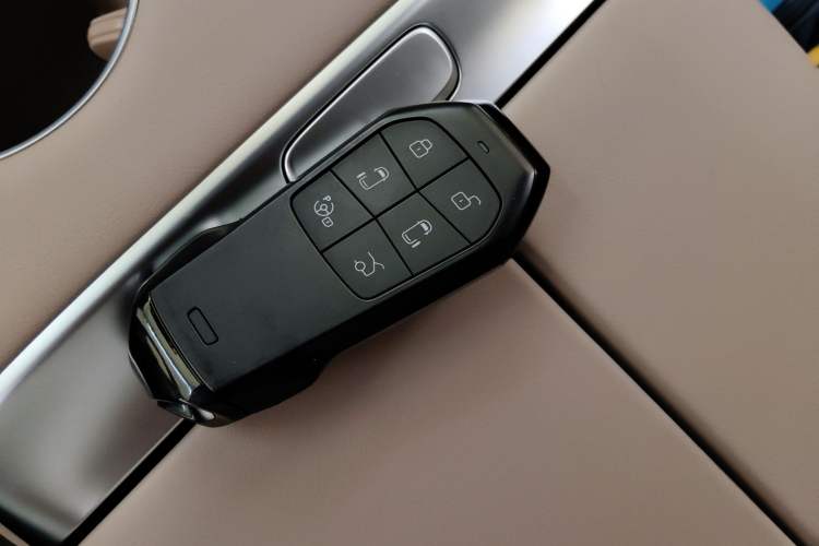 Used XPeng X9 2025 740 Ultra-Long Range Max
