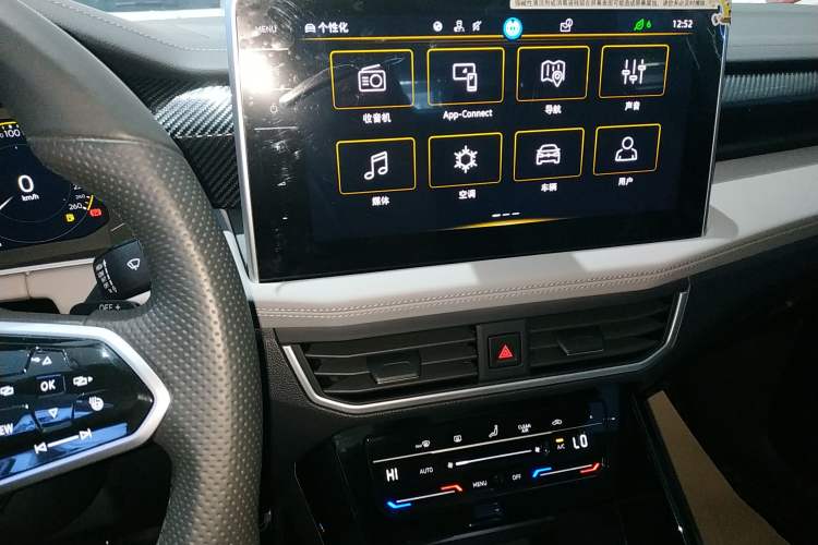 Used Volkswagen Tayron X 2023 330TSI Two-Wheel-Drive Prestige High-Energy Version Audio And AC Panel