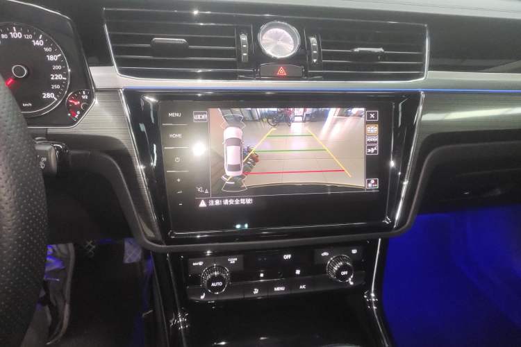 Used Volkswagen Phideon 2019 380TSI Two-Wheel Drive Business Edition China VI Standard Audio And AC Panel